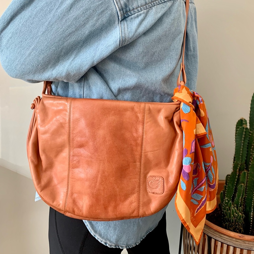 Vintage Gloria Vanderbilt Tan Slouch Shoulder Crossbody Bag Scarf Boho Western - Picture 1 of 17